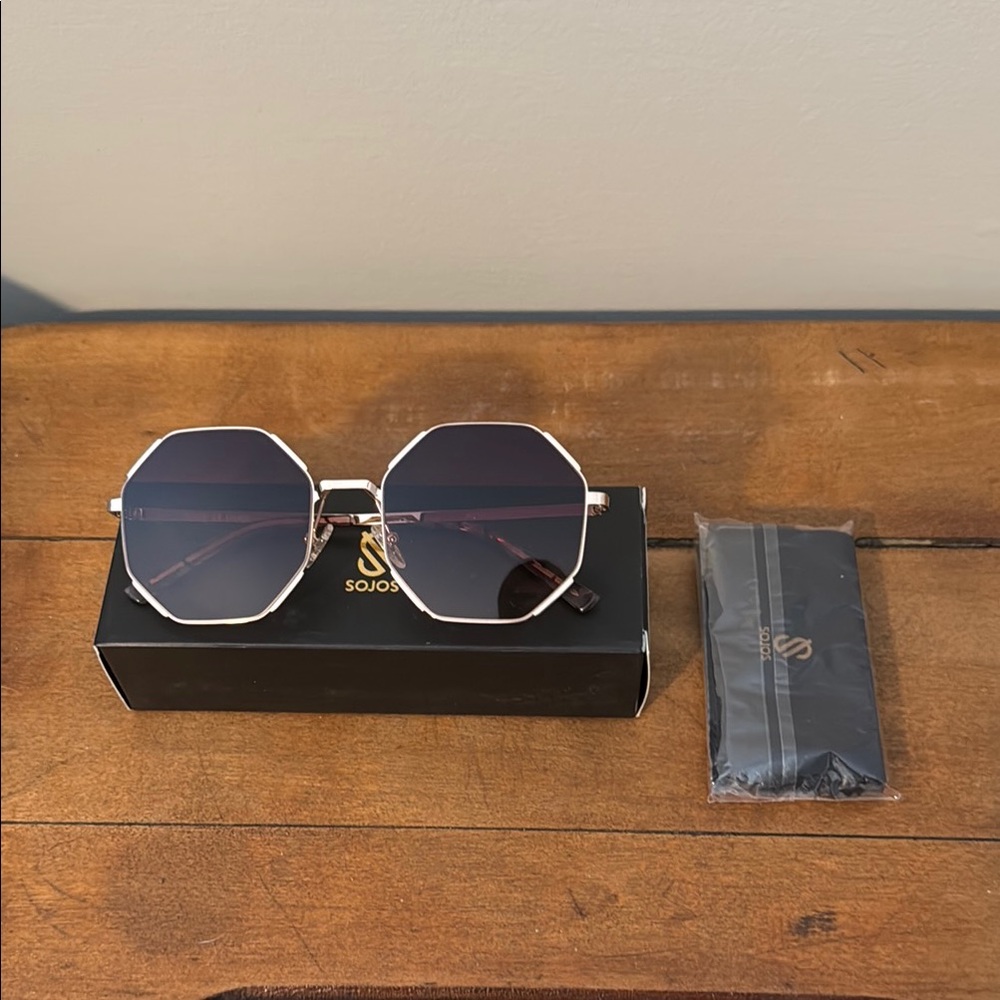 Stylish Gold and Black Sunglasses with Octagonal Frame